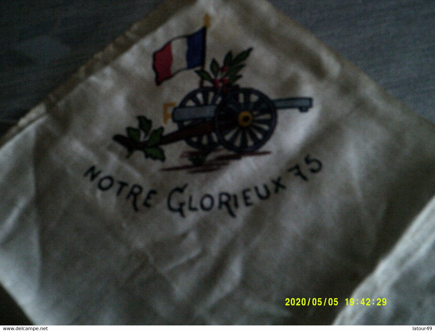 Rare Mouchoir Soie Imprime 7 Couleurs 5 Drapeaux Allies 4 Angles Canon Surmonte Du Drapeau Francais Notre Glorieux 75 - Drapeaux