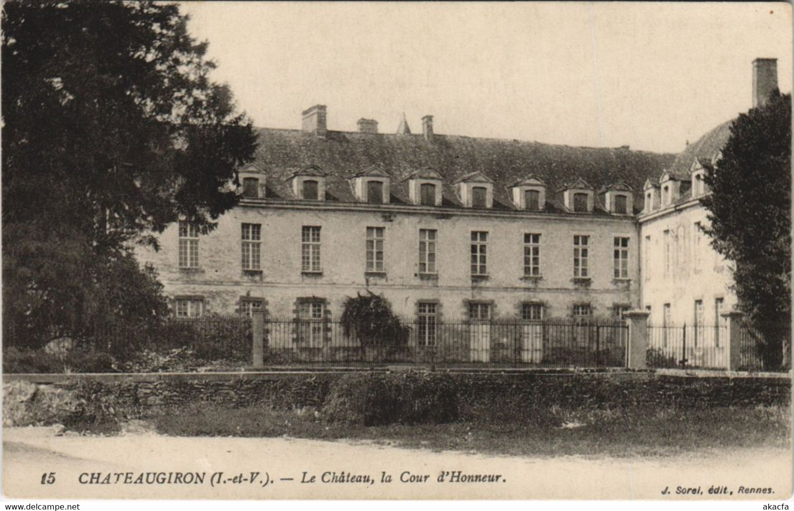 CPA CHATEAUGIRON Le Chateau - La Cour D'Honneur (1250964) - Châteaugiron