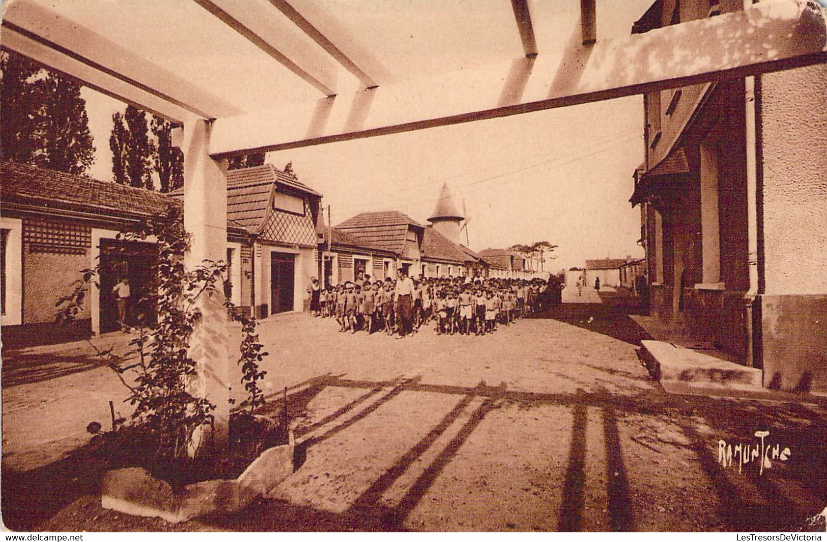 CPA - 17 - Maison Heureuse - Ile D'Oleron - Rentrée De Promenade - Edition Artistique BERGEVIN - Groupe D'enfants - Ile D'Oléron