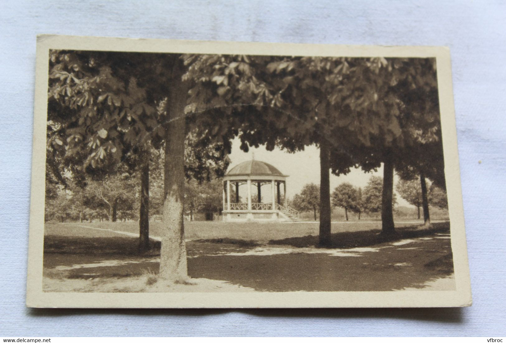 Mauzé Sur Le Mignon, Un Coin Du Champ De Foire, Le Kiosque, Deux Sèvres 79 - Mauze Sur Le Mignon