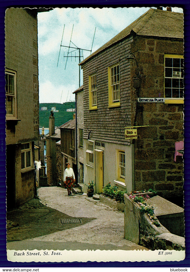 Ref 1562 - Postcard - Back Street . Bethesda Place - St Ives Cornwall - St.Ives