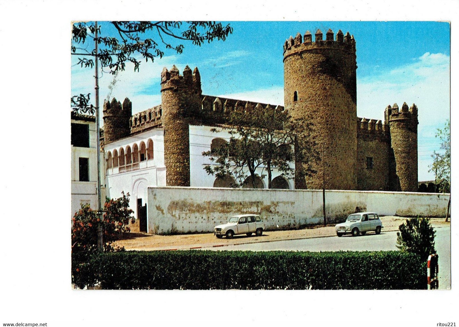 Cpm - Zafra Ville En Espagne - PARADOR NATIONAL De Tourisme HERNAN CORTES - Voiture 4L RENAULT - Badajoz