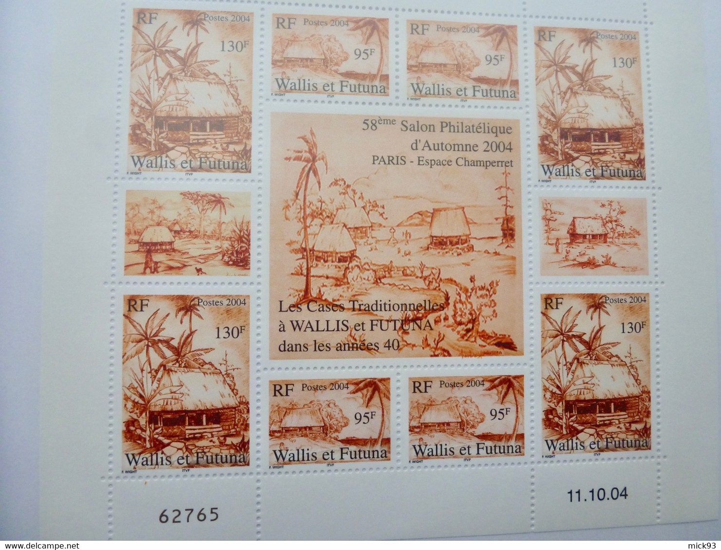 Wallis & Futuna Bloc BF18 Les Cases Traditionnelles 2004 - Blocks & Sheetlets