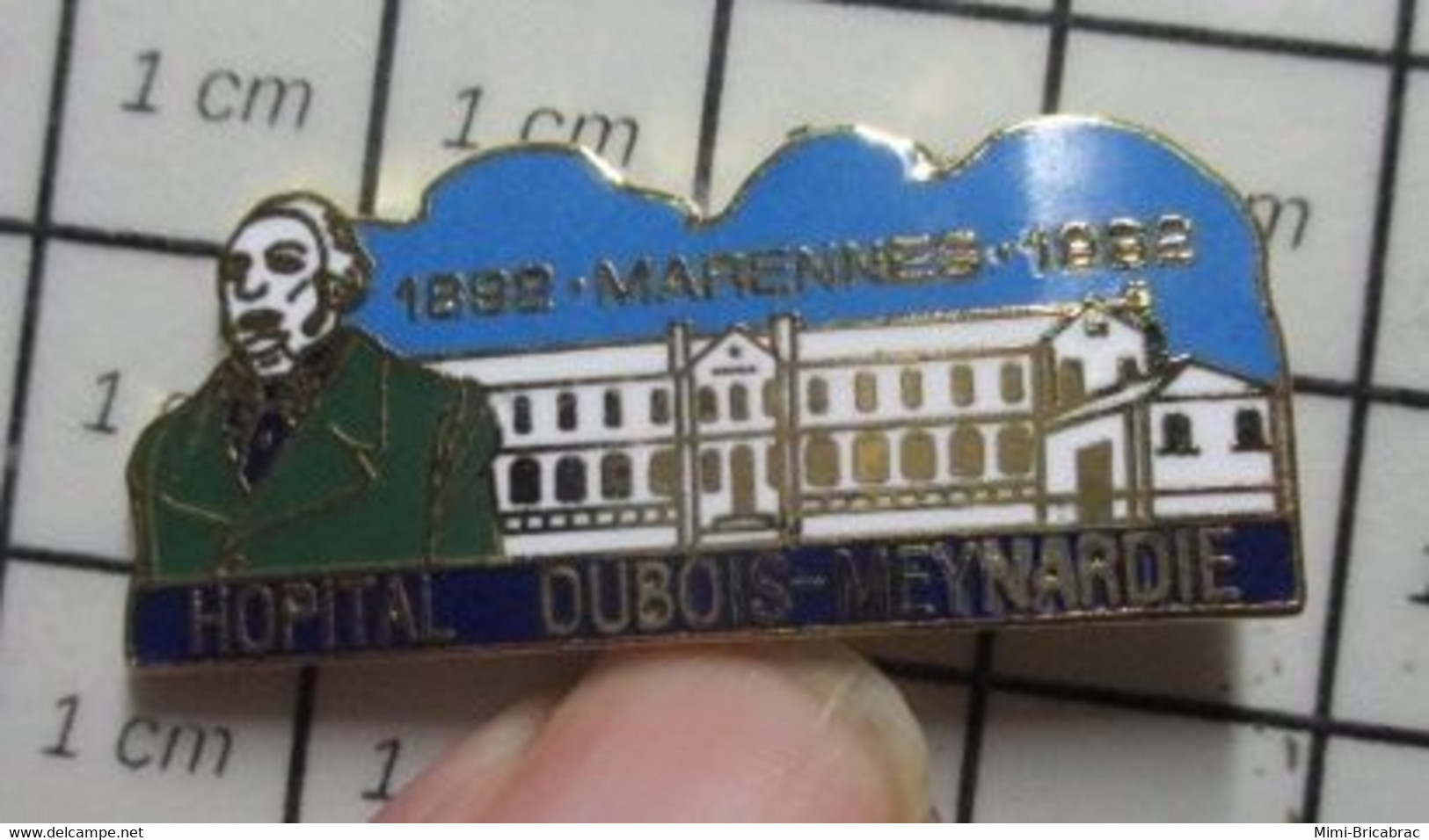 SP10  Pin's Pins / Beau Et Rare / THEME : MEDICAL / HOPITAL DUBOIS-MEYNARDIE MARENNES Par CHALLENGE OLERON - Administrations