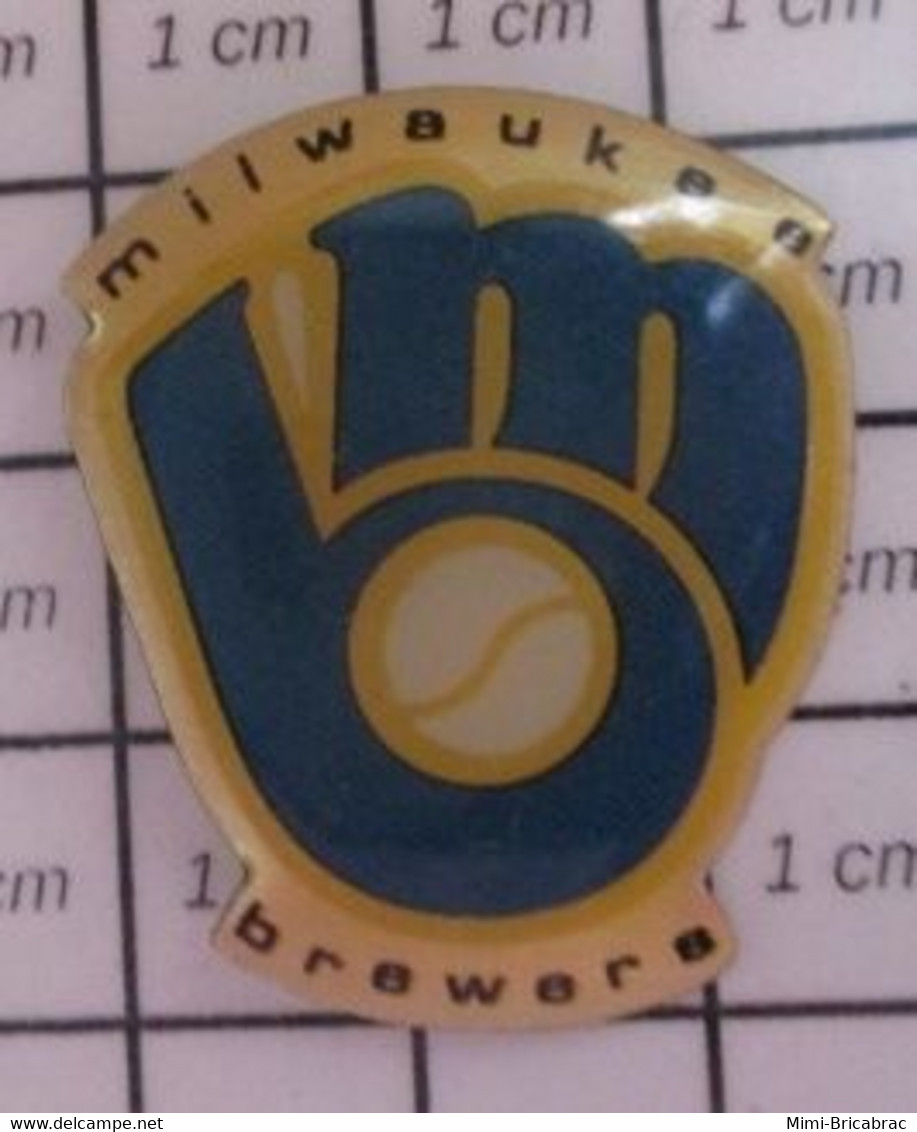 SP10 Pin's Pins / Beau Et Rare / THEME SPORTS / MILWAUKEE BREWERS GANT DE BASE-BALL - Honkbal