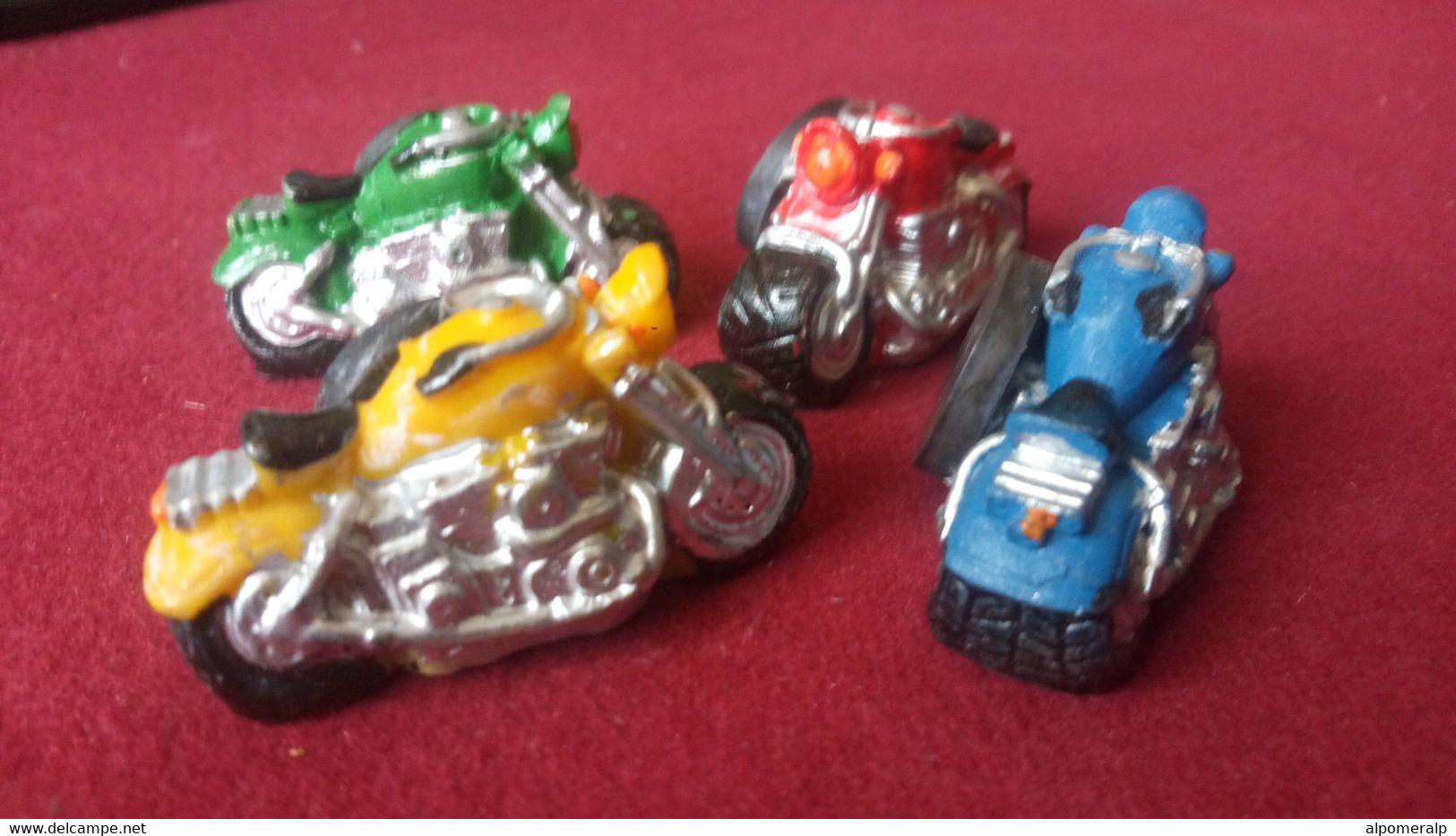 Magnet, Motorcycles, 4 Pieces In 4 Different Colors, 4 X 2,3 Cm - Other & Unclassified