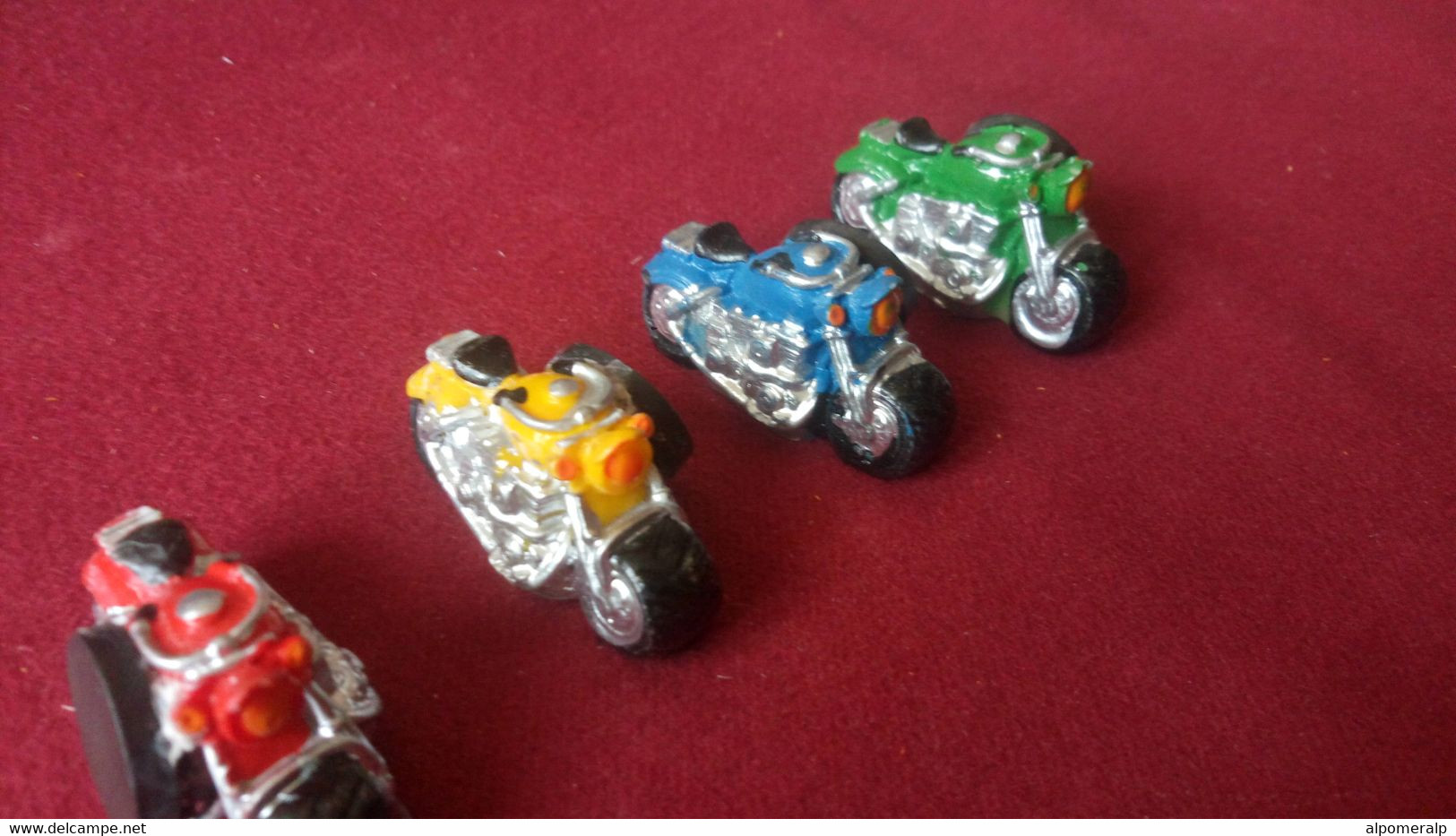 Magnet, Motorcycles, 4 pieces in 4 different colors, 4 x 2,3 cm