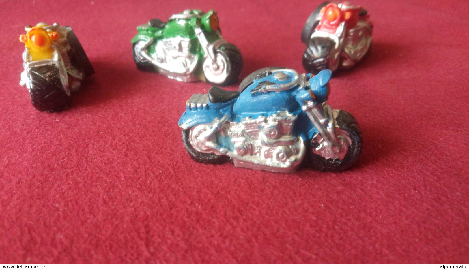 Magnet, Motorcycles, 4 pieces in 4 different colors, 4 x 2,3 cm