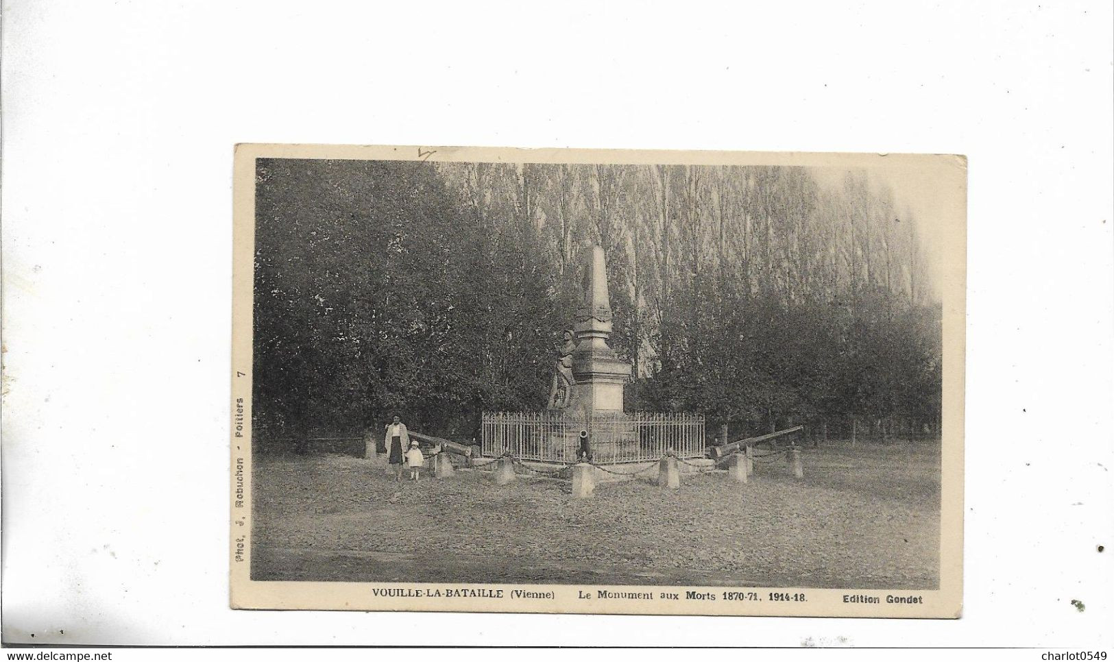 Vouille La Bataille Le Monument Aux Morts - Vouille