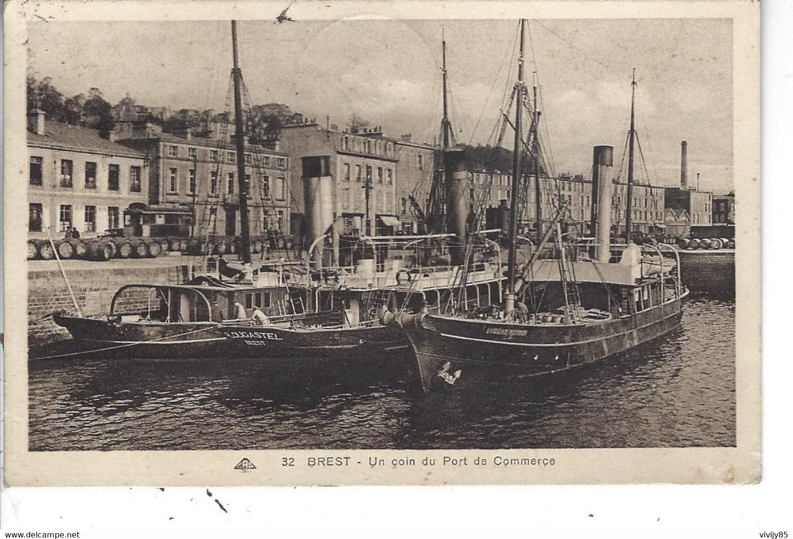 29 - BREST - T.Belle Vue D'un Coin Du Port De Commerce ( Bateau " Plougastel " ) - Brest