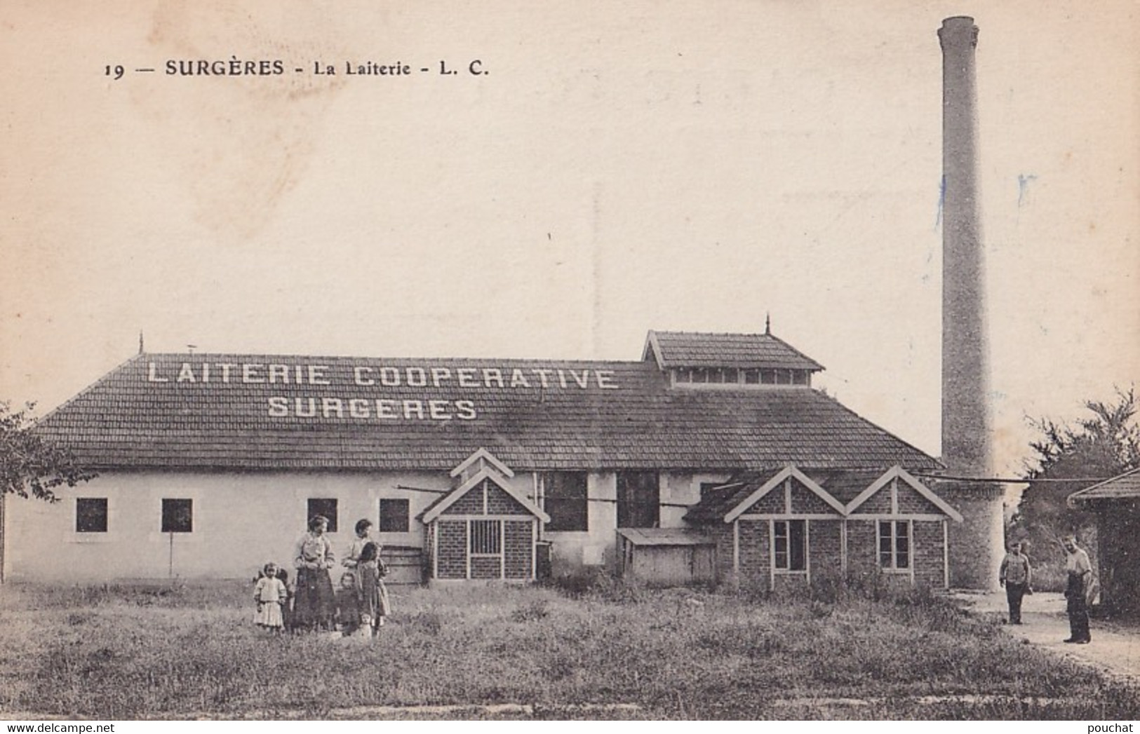 Z24-17) SURGERES - LA LAITERIE COOPERATIVE - ( ANIMEE - PERSONNAGES - 2 SCANS ) - Surgères