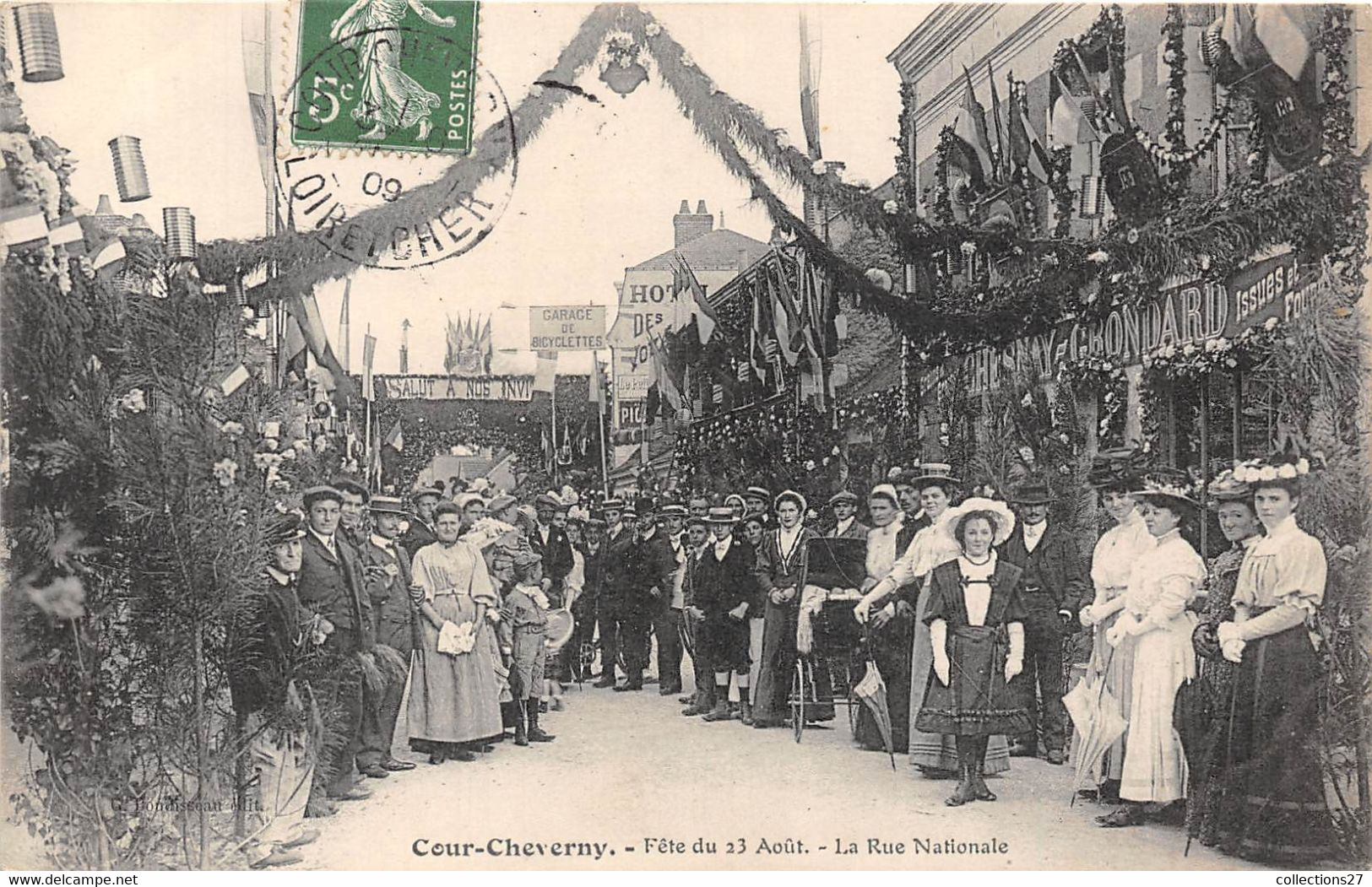 41-COUR-CHEVERNY-FÊTE DU 23 AOÛT - LA RUE NATIONALE - Cheverny