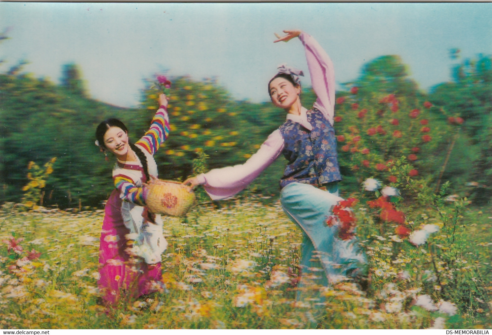 North Korea - Korean Girls Dancing 3 D Dimensional Postcard - Corée Du Nord