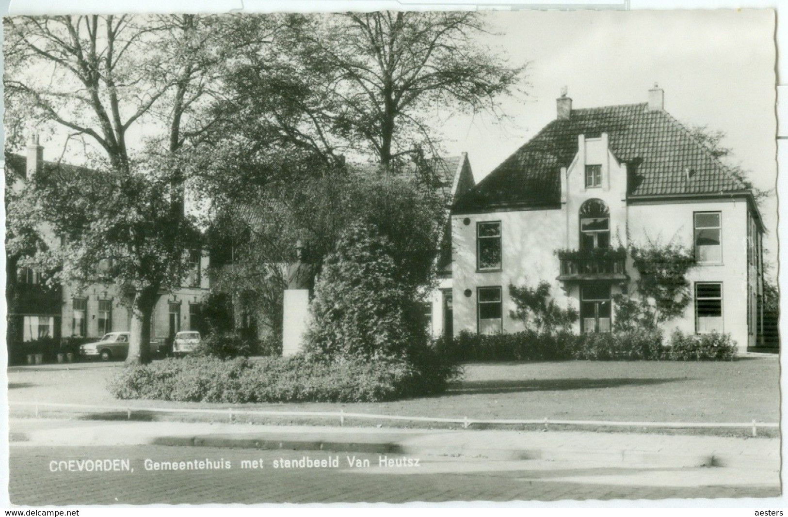 Coevorden 1966; Gemeentehuis Met Standbeld Van Heustz - Gelopen. (van Holthoon - Coevorden) - Coevorden