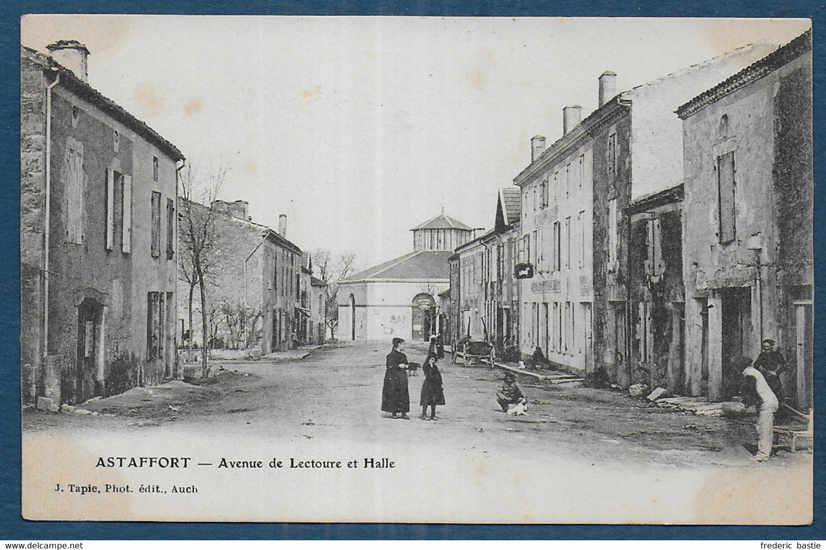 ASTAFFORT - Avenue De Lectoure Et Halle - Astaffort