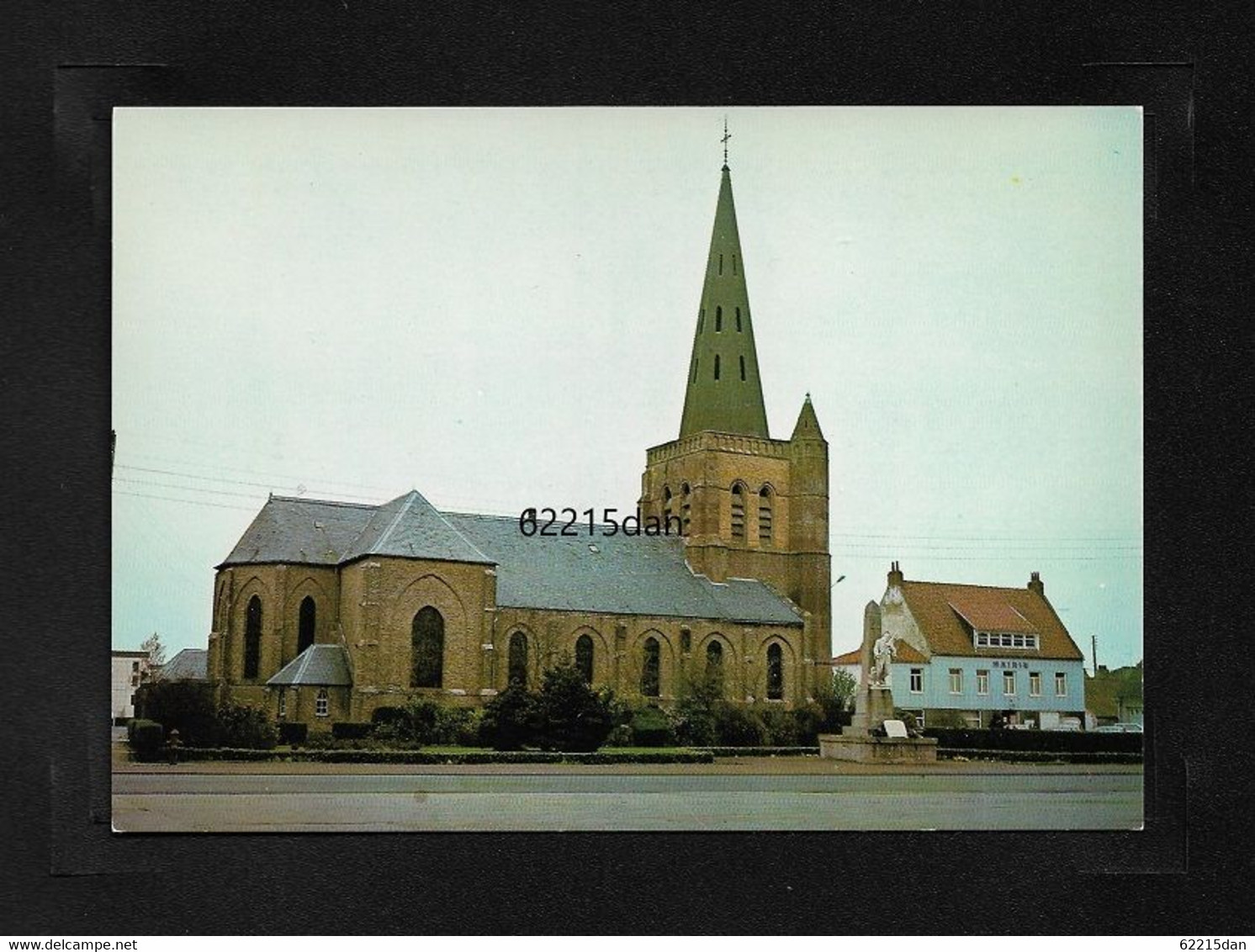 62 . OYE PLAGE . L'EGLISE . LA MAIRIE . LE MONUMENT AUX MORTS * - Oye Plage