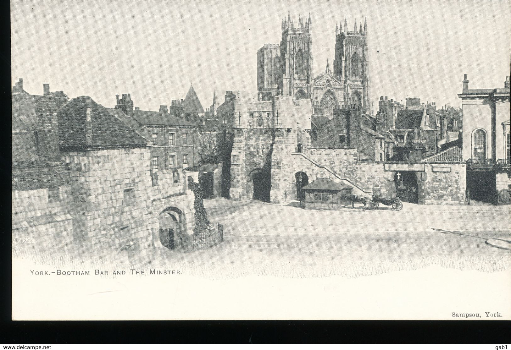 Angleterre --  York - Bootham Bar And The Minster - York