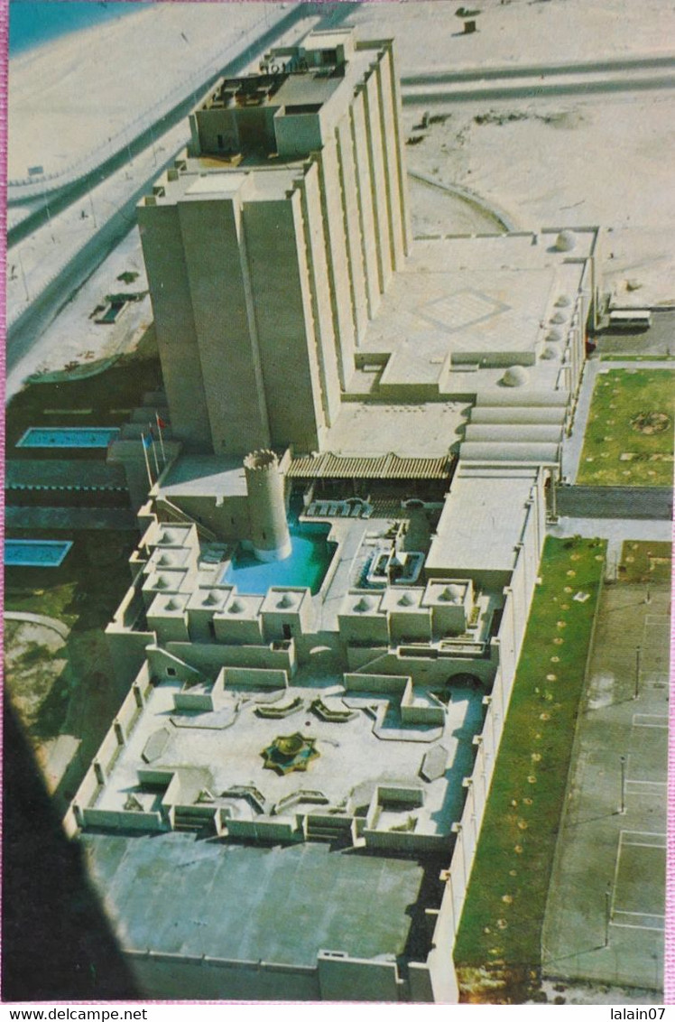 Carte Postale : United Arab Emirates (U. A. E.) : ABU DHABI : Aerial View Of Hilton - Ver. Arab. Emirate