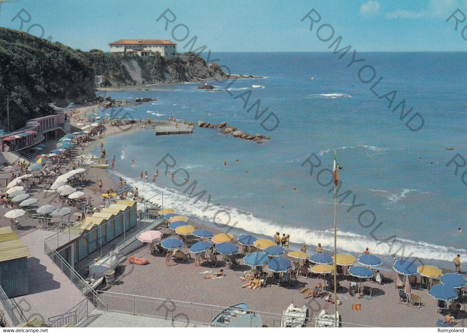 CARTOLINA  CASTIGLIONCELLO,LIVORNO,TOSCANA,SPIAGGIA E VILLA GODI L"ONDA,MARE,SOLE,ESTATE,BARCHE,VACANZA,VIAGGIATA 1967 - Livorno