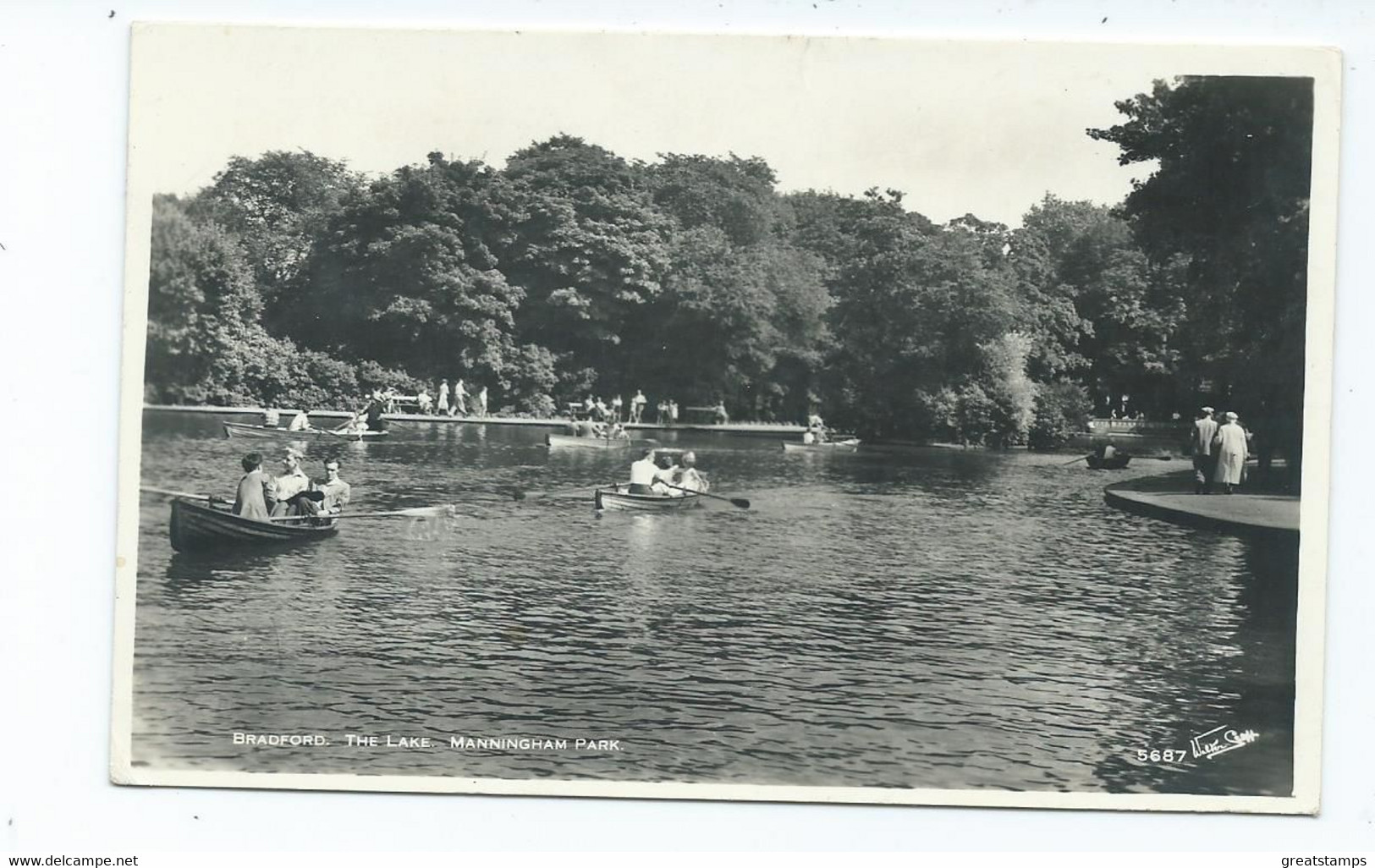 Postcard Yorkshire Bradford The Lake Manningham Park. Posted 1957 - Bradford