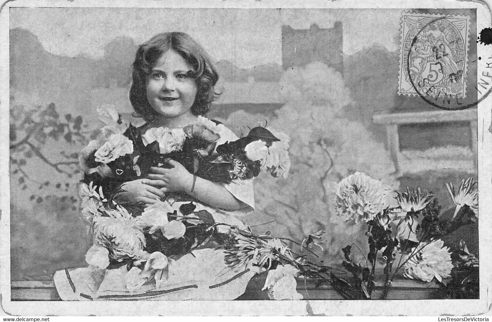 CPA - FLEURS - Petite Fille Avec Des Fleurs Dans Les Bras - Fiori