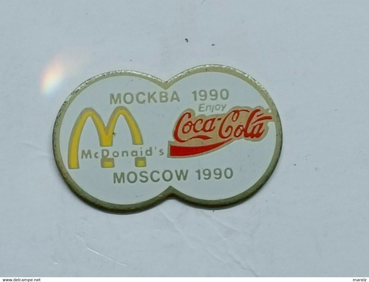 Pin's McDonald's - McDo MOSCOU Avec COCA-COLA - Pins MOCKBA MacDonald Et COCA COLA - Badge McDonald's 1990 - McDonald's