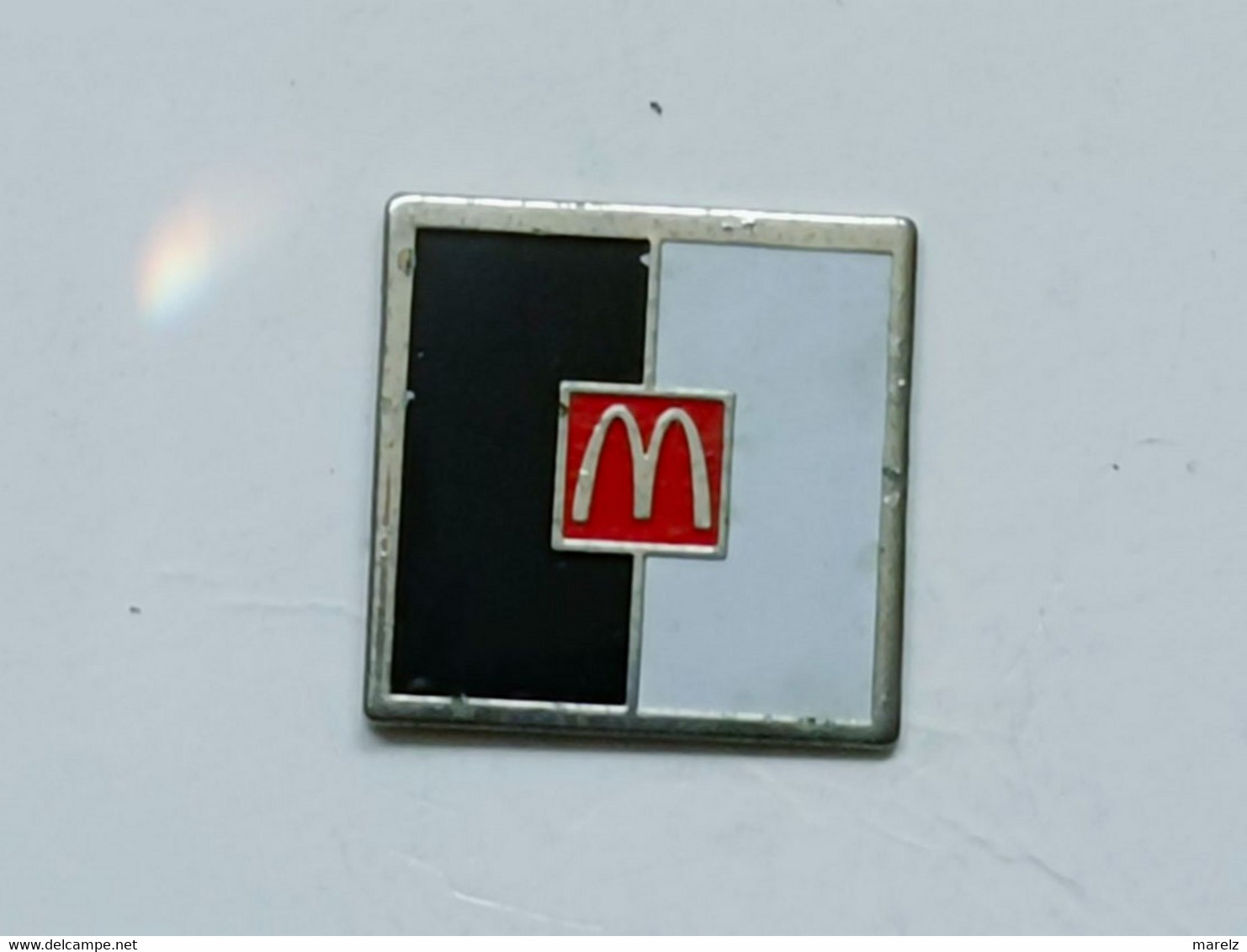 Pin's McDonald's - McDo METZ Couleurs Blason Armoiries - Pins MacDonald - Badge McDonald's - McDonald's