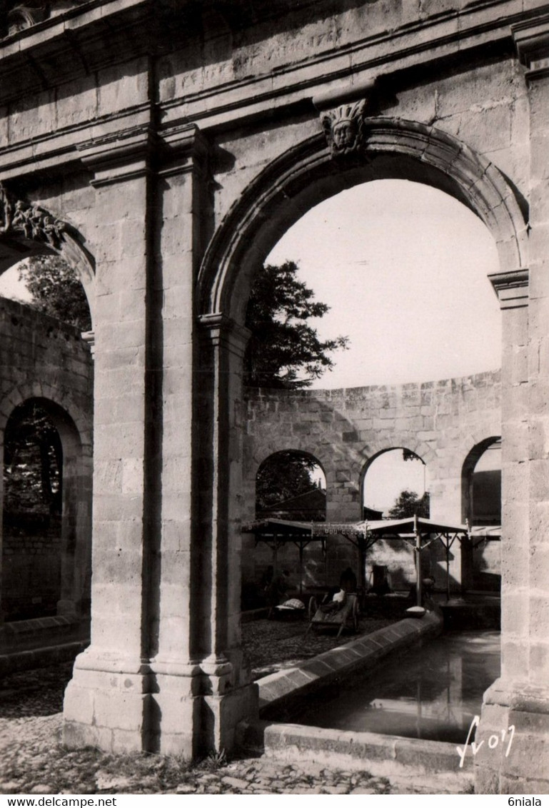 MILLAU  Le Lavoir   XVIIIe S     12  (Recto-verso) - Millau