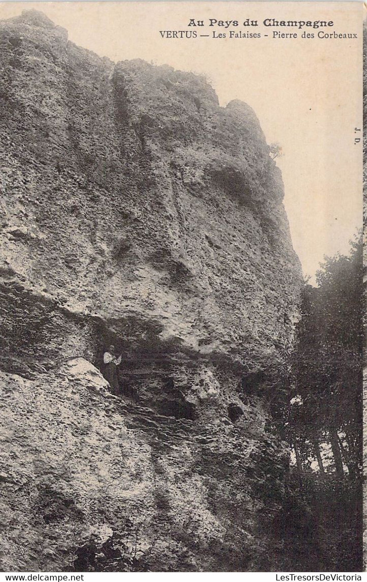 CPA - 51 - VERTUS - Les Falaises - Pierre Des Corbeaux  - Homme Dans La Roche - Vertus