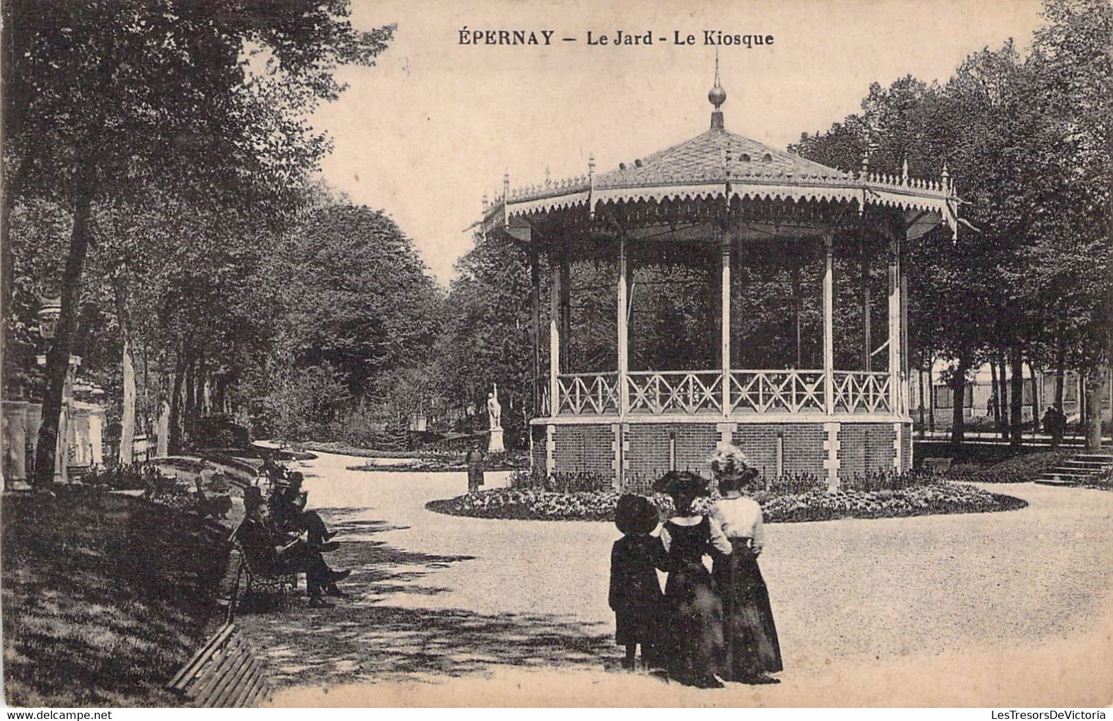 CPA - 51 - EPERNAY - LE JARD - Le Kiosque - Animée - Promenade Au Parc - J BOURGOGNE - Epernay