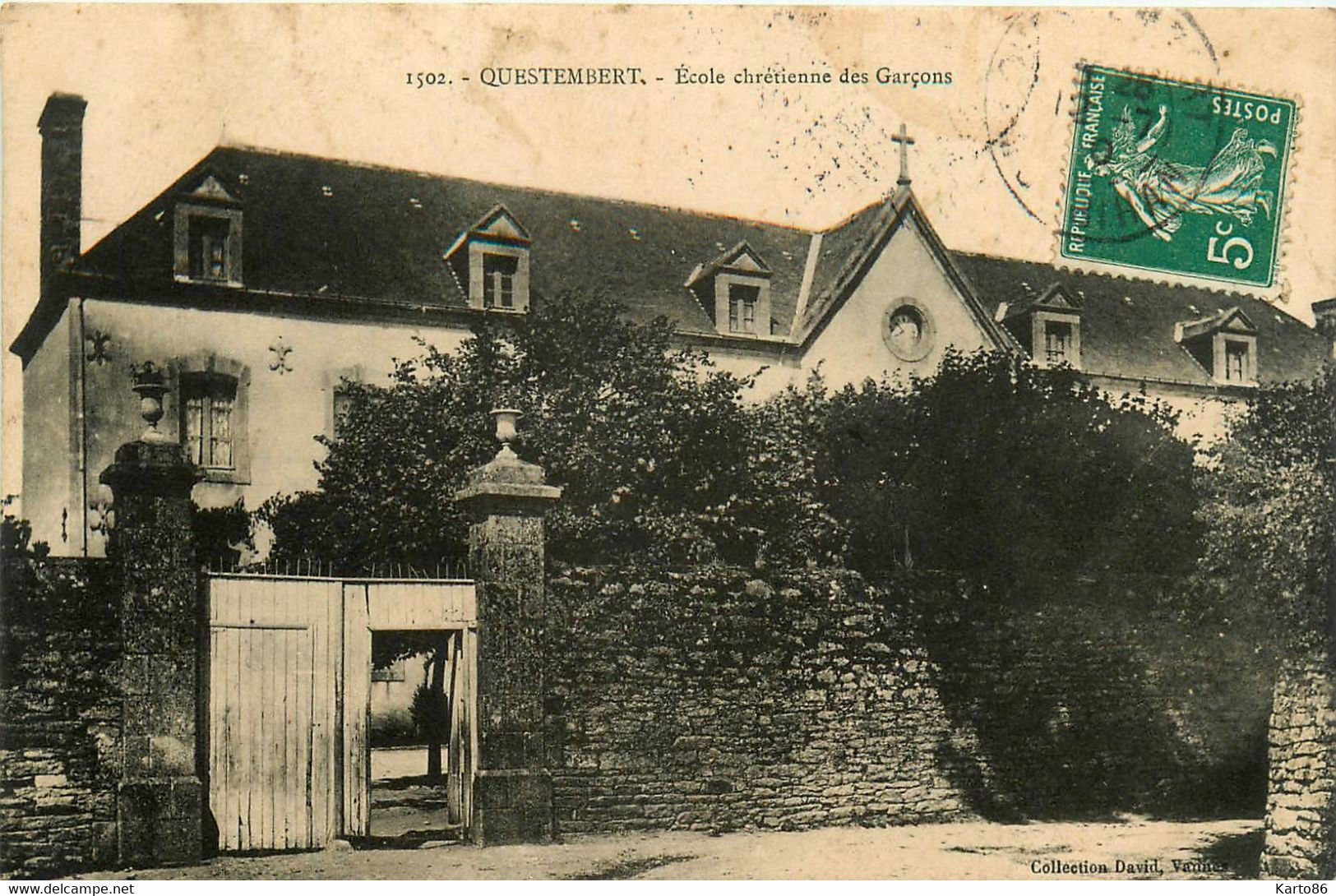 Questembert * Façade école Chrétienne Des Garçons - Questembert