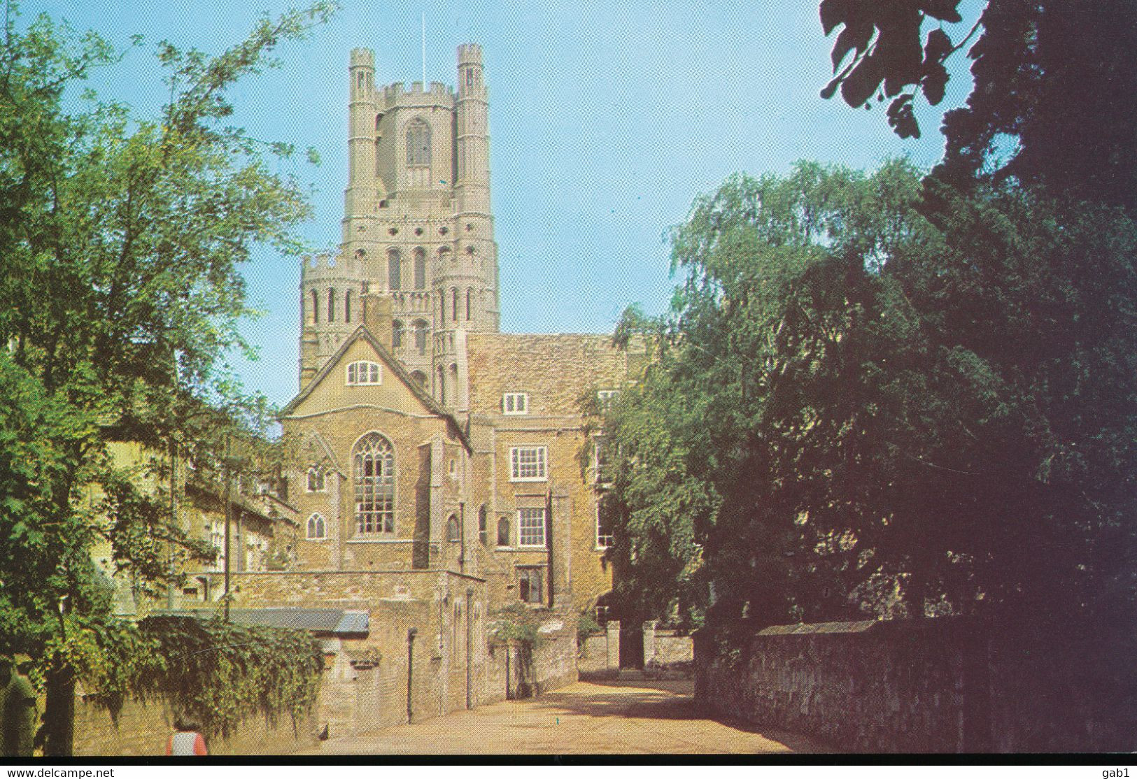 Angleterre --  Ely Cathedral From The Porta - Ely