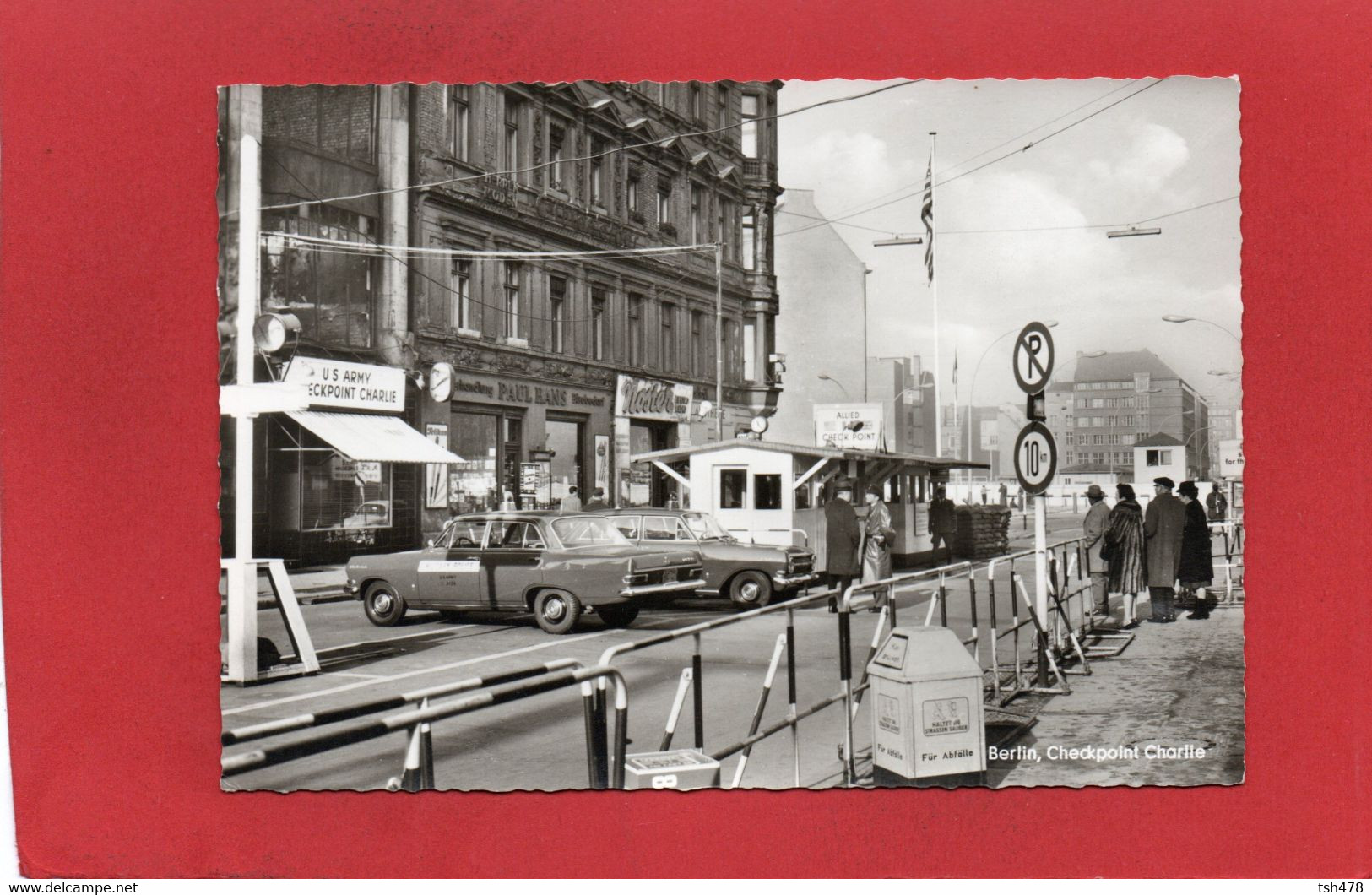 ALLEMAGNE---RARE----BERLIN---checkpoint Charlie--( Voitures Military Police )--voir 2 Scans - Muro Di Berlino