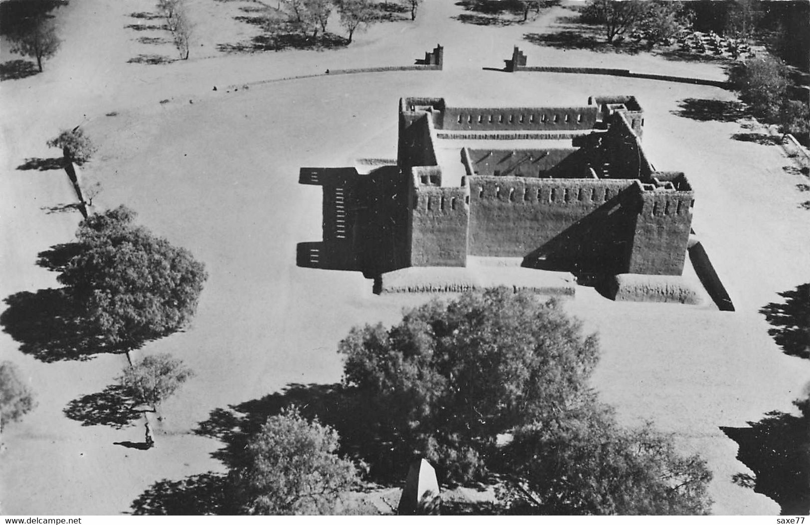 SAHARA - LE Bordj Du Père FOUCAULD Et Le Monument Laperrine - Sahara Occidental