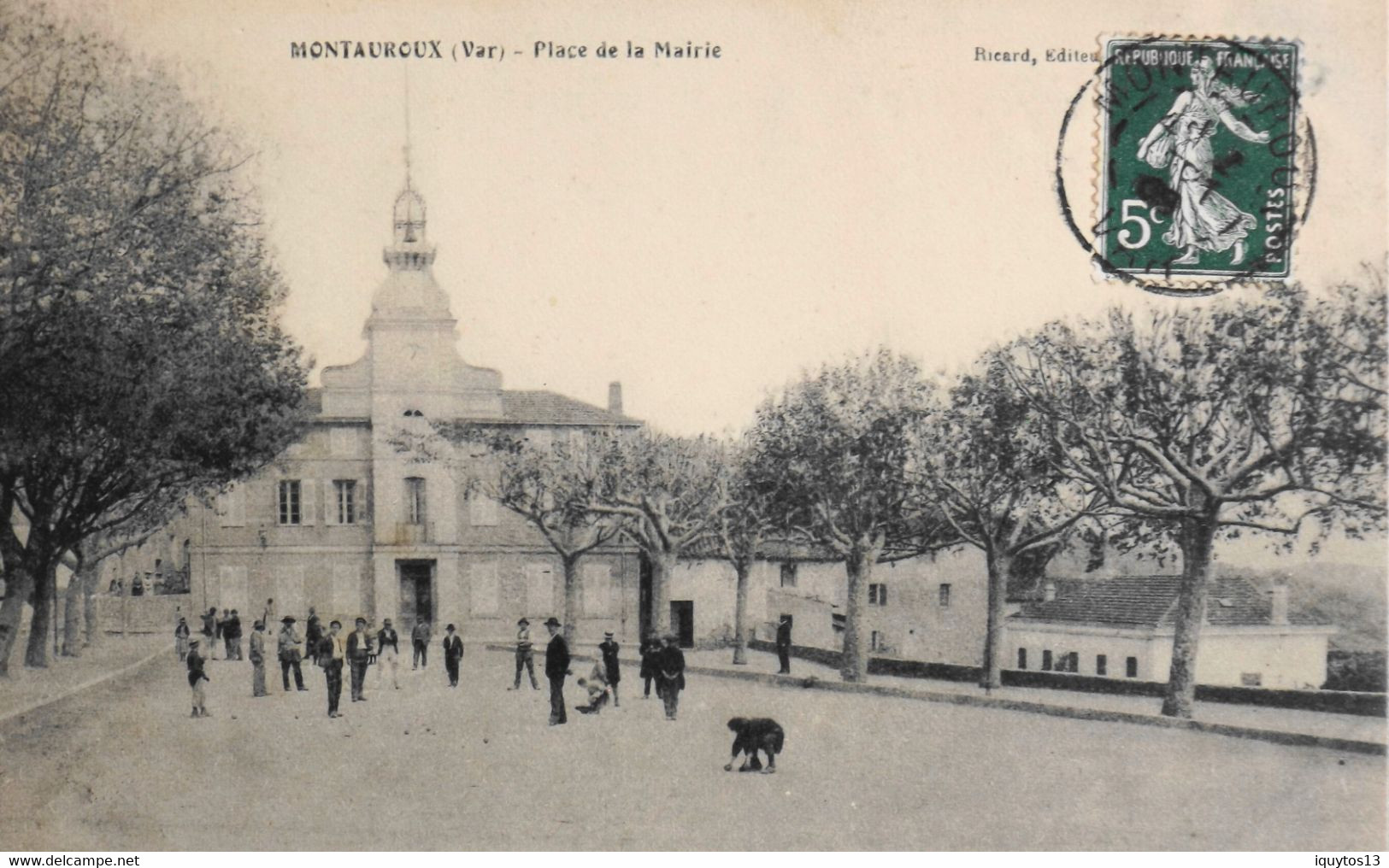 CPA. - [83] Var > MONTAUROUX - Place De La Mairie - Jeux De Boules - Pétanque - Ed. Ricard - En TBE - Montauroux