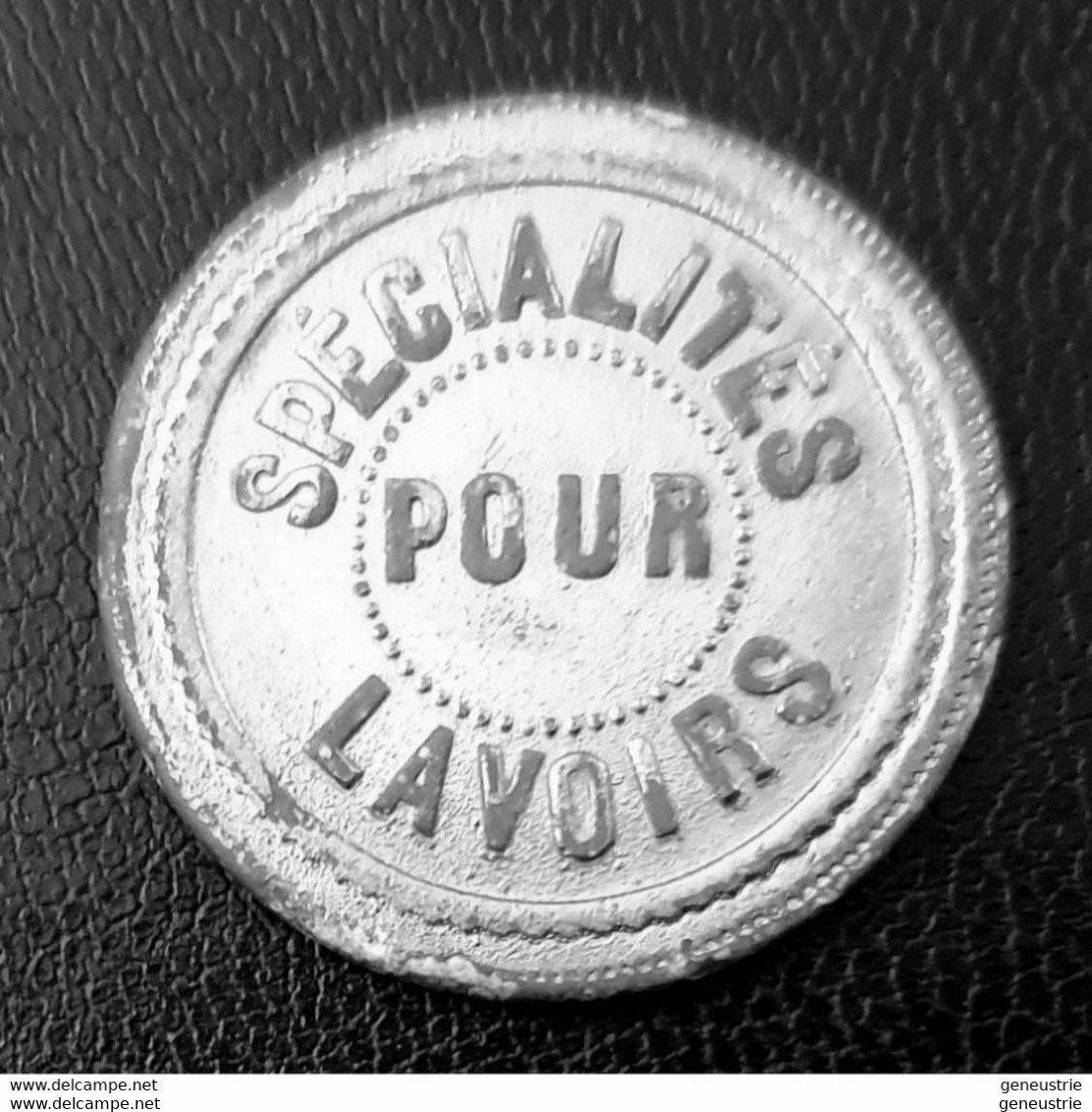 Jeton De Nécessité De Lavoir "G. Lebrasseur - 11, Rue De La Véga - Paris / Spécialités Pour Lavoirs" - Monétaires / De Nécessité