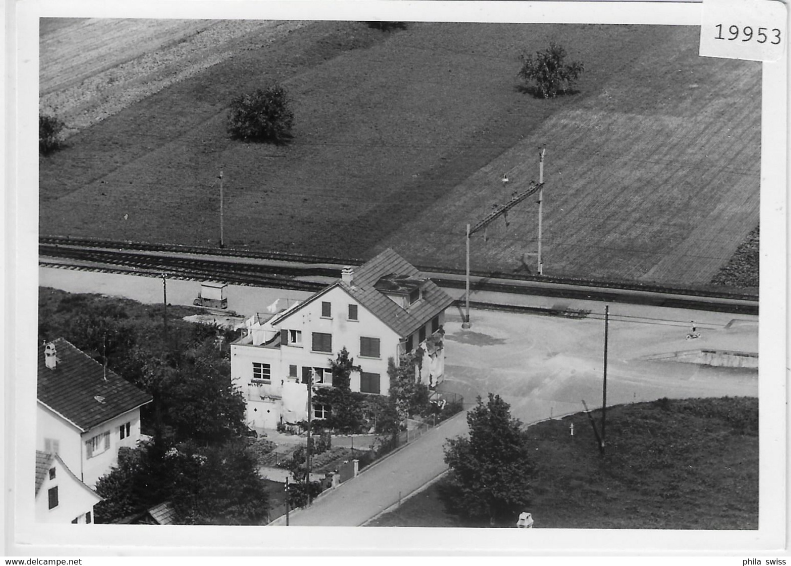 Flugaufnahme Zell ZH Bahnhofplatz 4 - Foto: 90x125mm - Zell