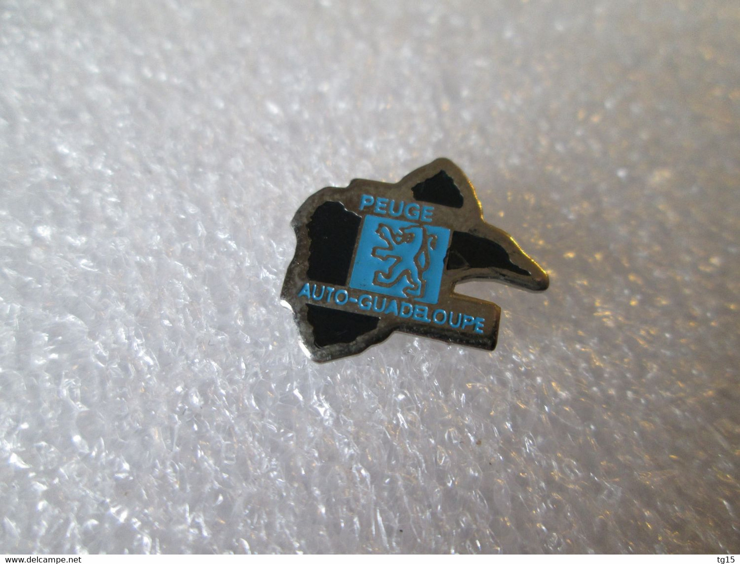 RARE PIN'S    PEUGEOT   AUTO  GUADELOUPE  (defaut De Fabrication)  PEUGE - Peugeot