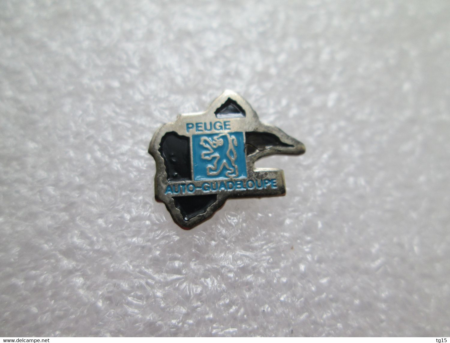 RARE PIN'S    PEUGEOT   AUTO  GUADELOUPE  (defaut de fabrication)  PEUGE