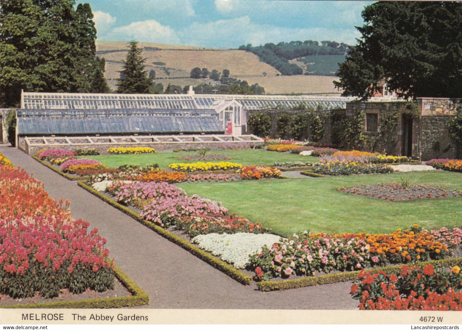 Postcard Melrose The Abbey Gardens My Ref B25583 - Roxburghshire