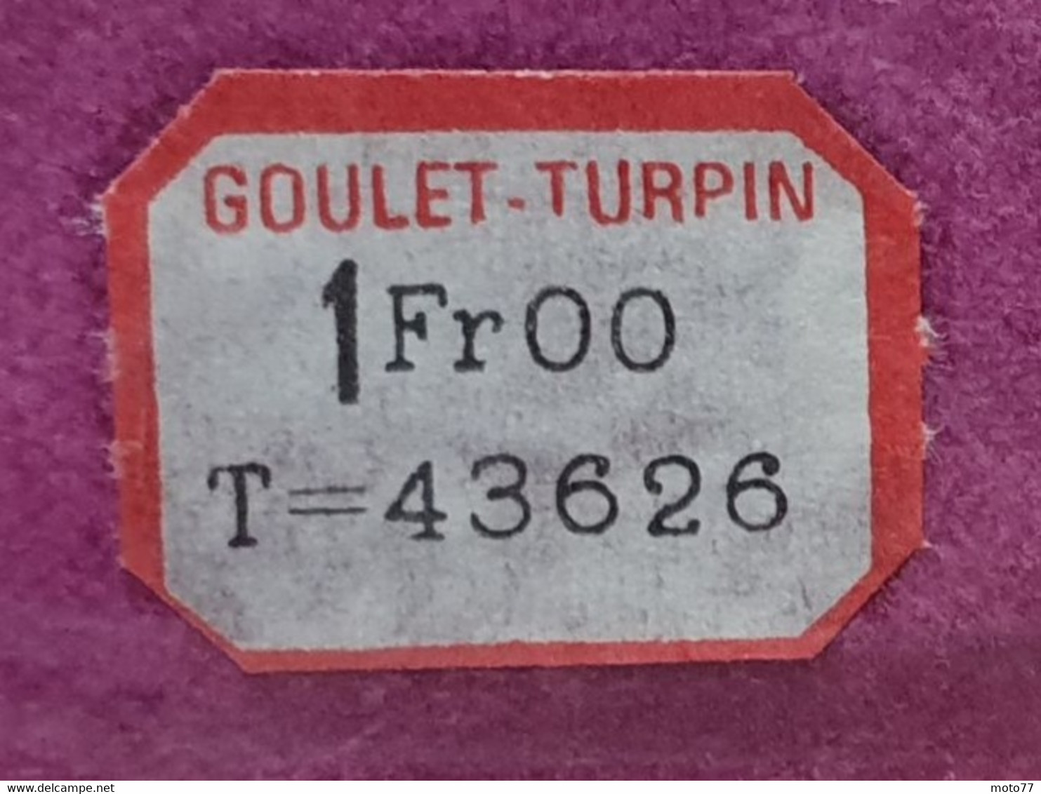 Ancien NAPPERON rond - environ diamètre 16.5 cm - Plastique - "neuf de stock" magasin GOULET TURPIN Reims - vers 1960