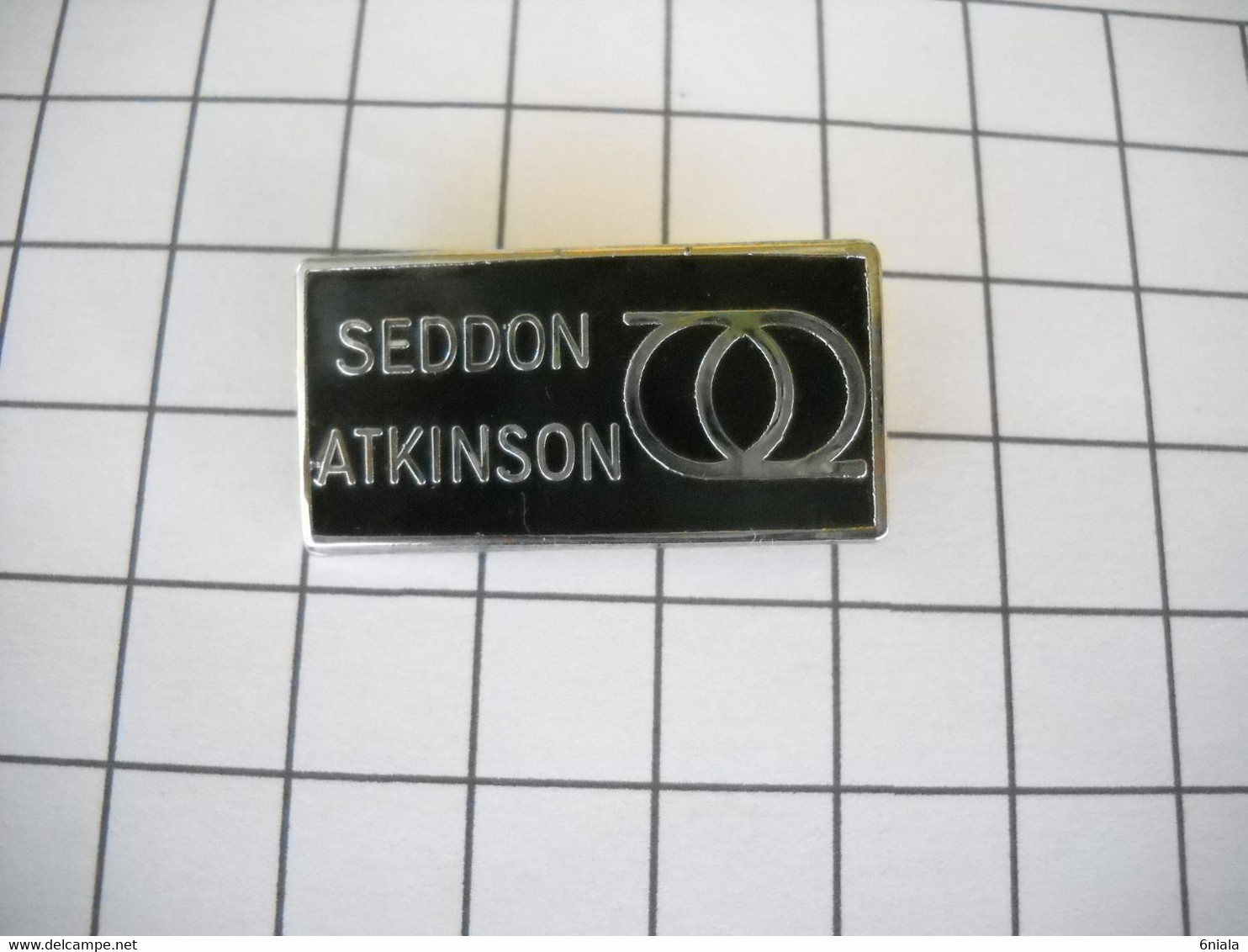 PINS PIN'S BROCHE BADGE Insigne, Logo Camion Trucks SEDDON ATKINSON    (recto-verso)   0587 - Transport Und Verkehr