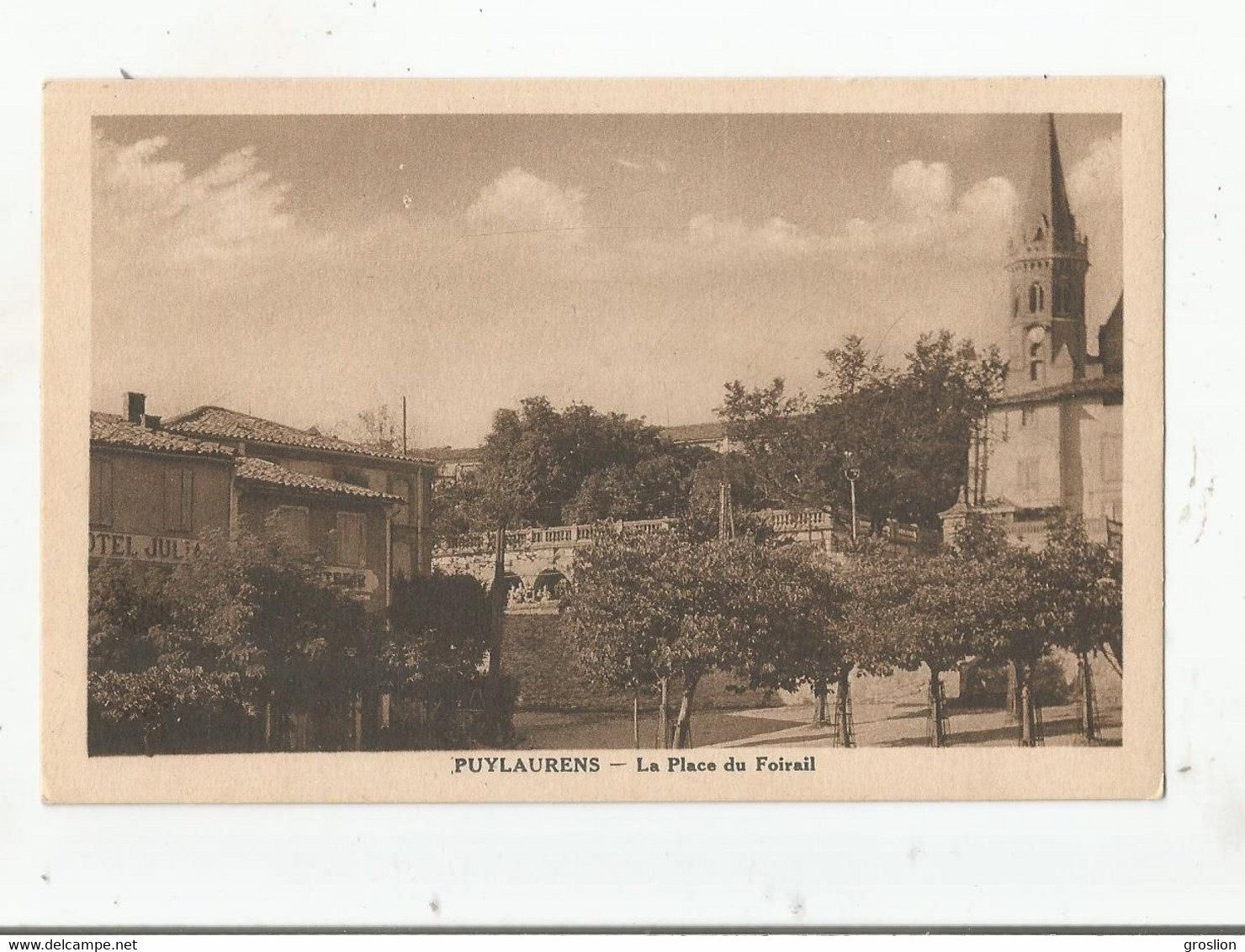 PUYLAURENS (TARN) LA PLACE DU FOIRAIL (HOTEL JULIA ET EGLISE) - Puylaurens