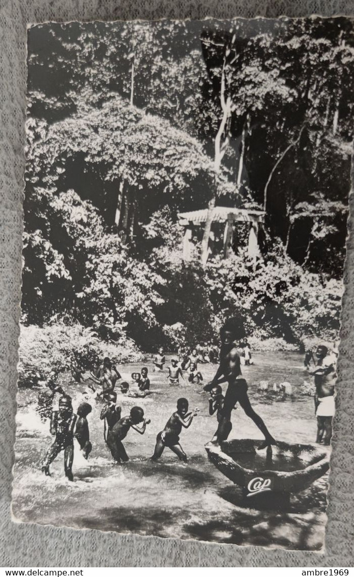 ABIDJAN ET SES ALENTOURS  FORET DU BANCO BAIGNADE INDIGENE Enfants - Côte-d'Ivoire