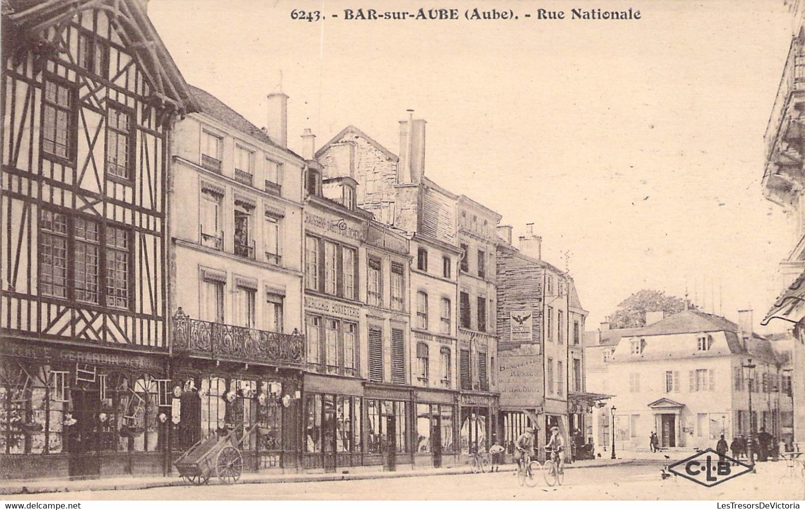 CPA France - Bar Sur Aube - Rue Nationale - Animée - Vélo - Charrette - E Gerardin Métaux - Mercerie - Bonneterie - Bar-sur-Aube