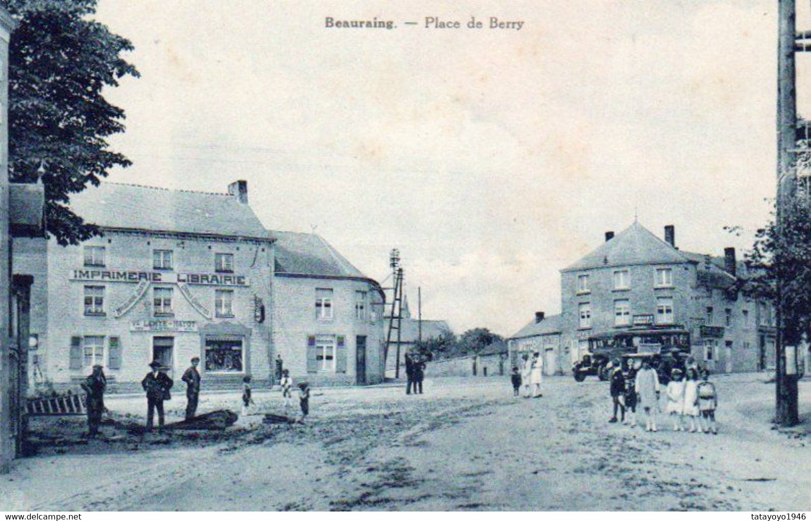 Beauraing  Place De Berry Super Animée Imprimerie Librairie Ancien Bus N'a Pas Circulé - Beauraing