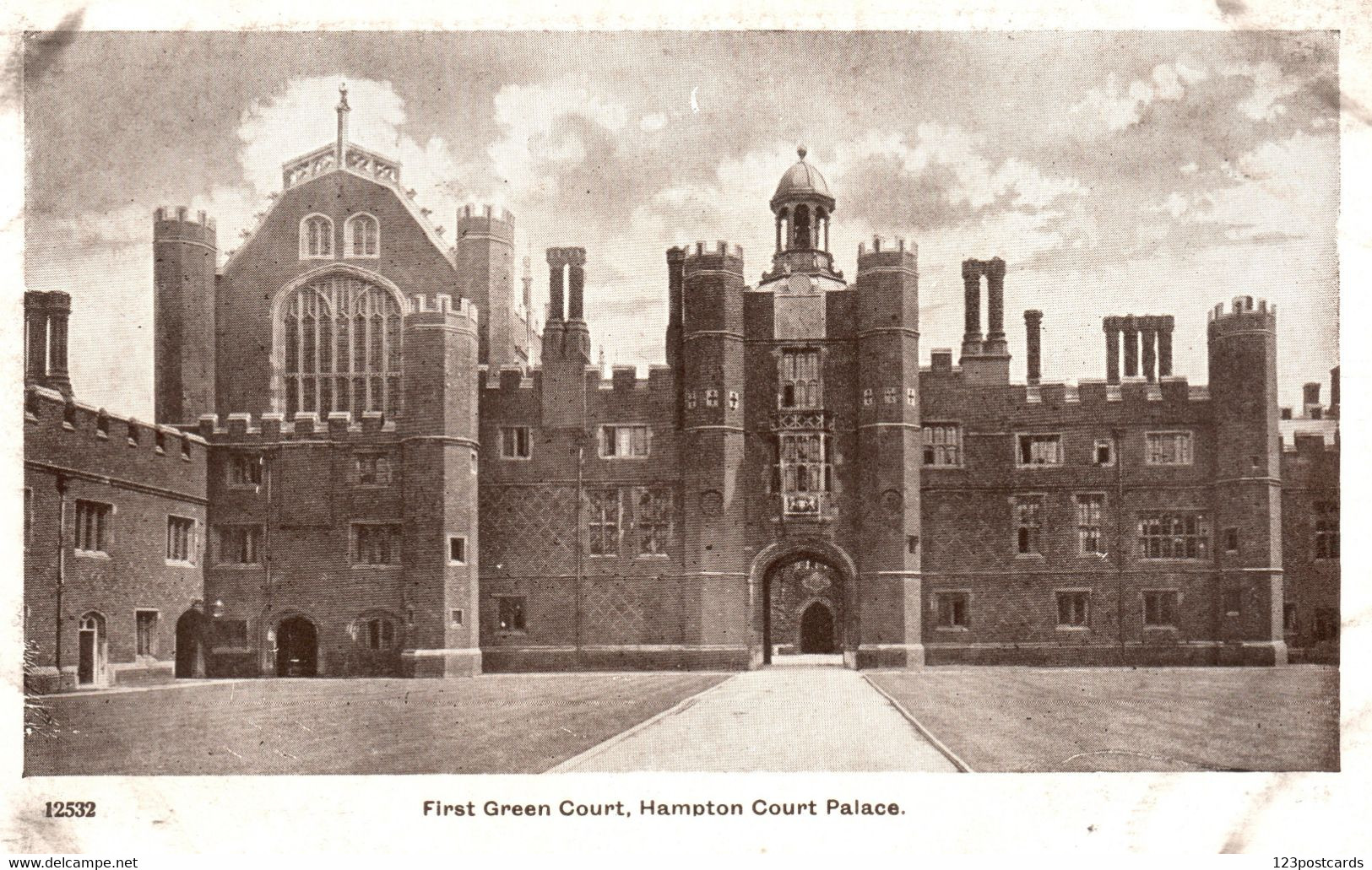 UK - First Green Court, Hampton Court Palace - Hampton Court