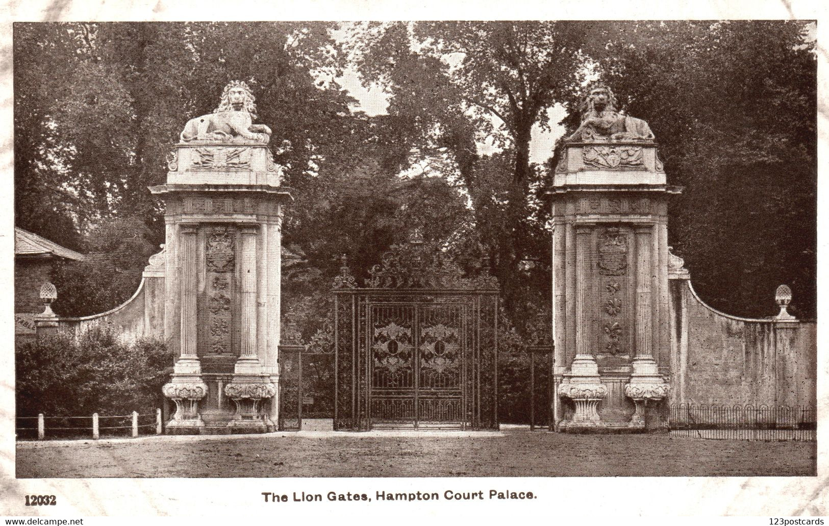 UK - The Lion Gates, Hampton Court Palace - Hampton Court