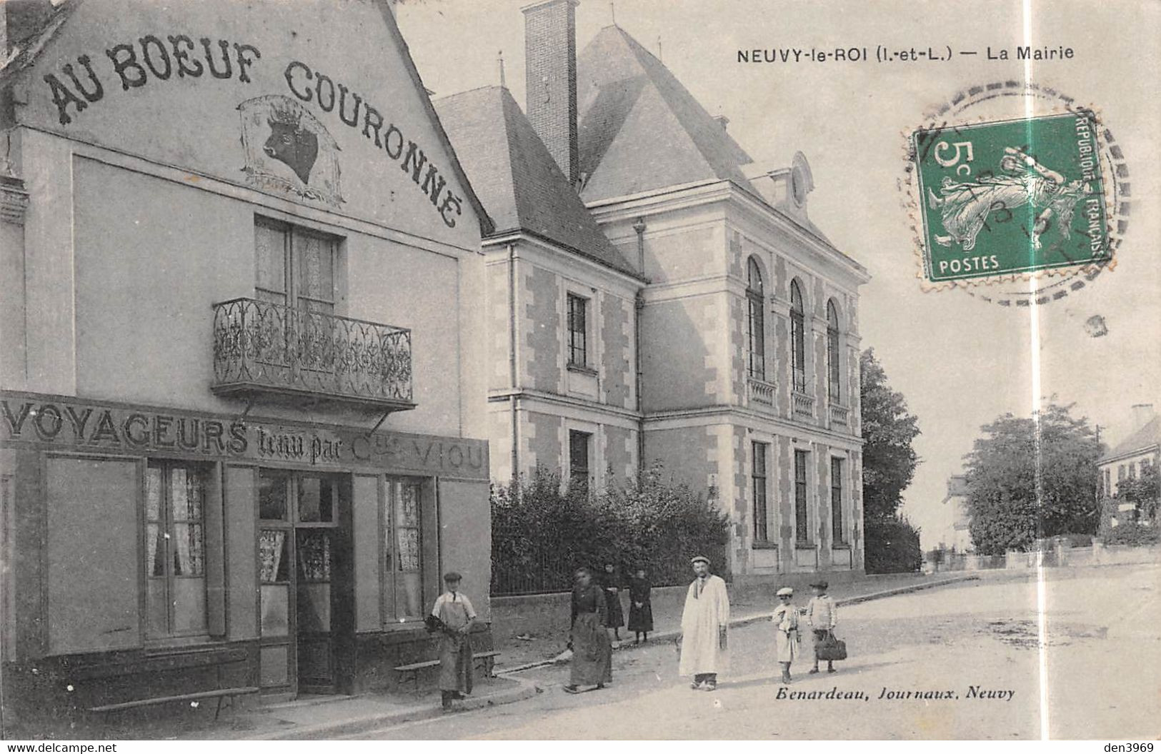 NEUVY-le-ROI (Indre-et-Loire) - La Mairie - Au Boeuf Couronné, Café Où Hôtel Des Voyageurs Tenu Par C. Viou - Neuvy-le-Roi