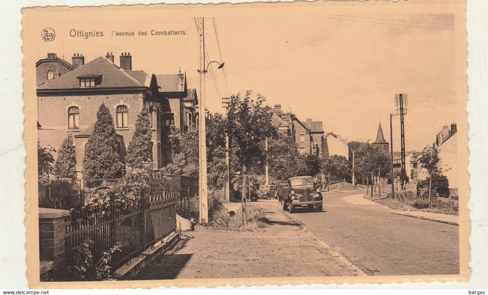 Carte Postale Ottignies L'avenue Des Combattants - Ottignies-Louvain-la-Neuve